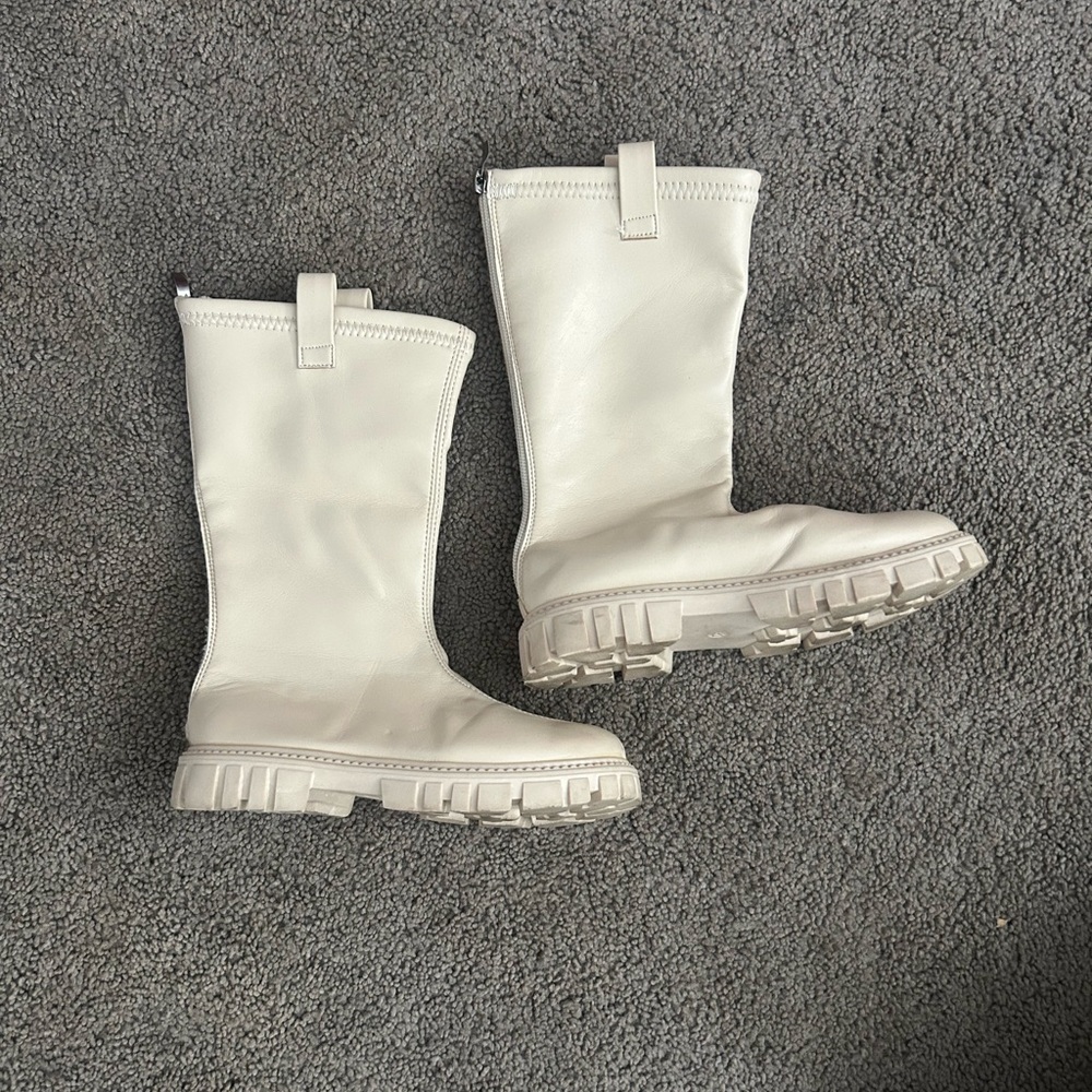 Stylish Cream Boots